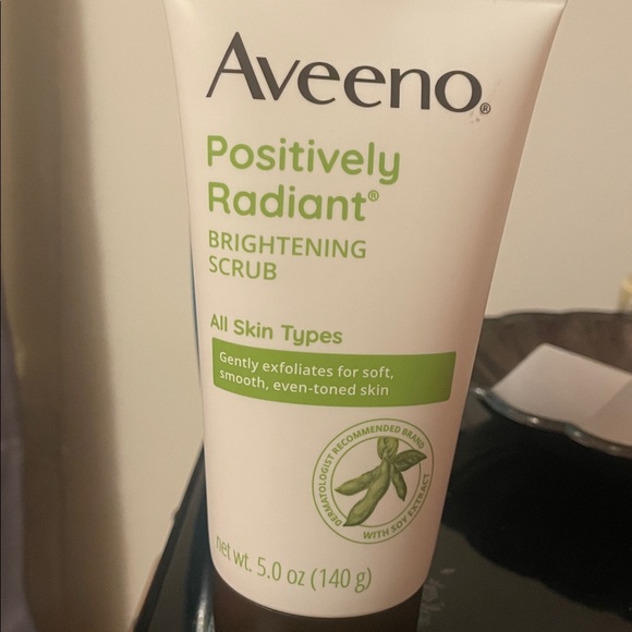 Positively Radiant Brightening Cleanser and Scrub Set - Picture 9 of 17